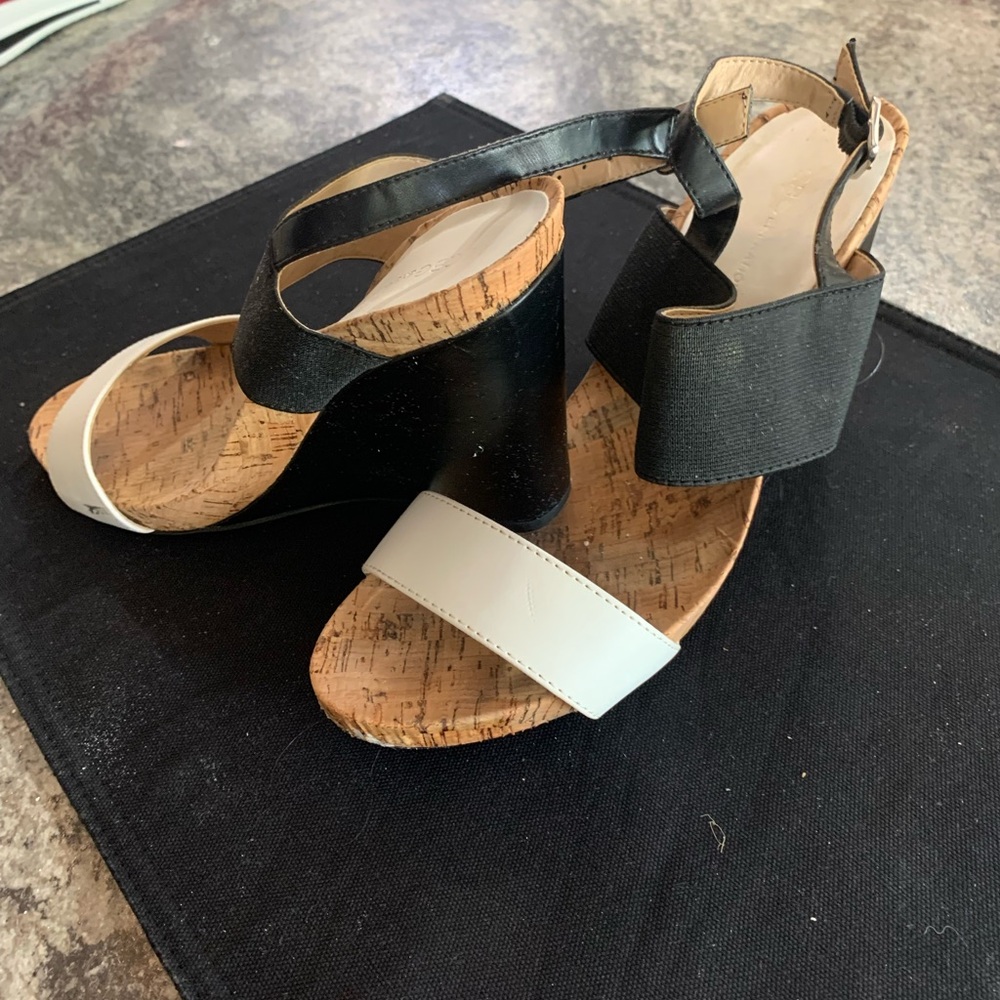 BCBG generation black and creamy white! Cork is for more than wine! 8.5/9sandals